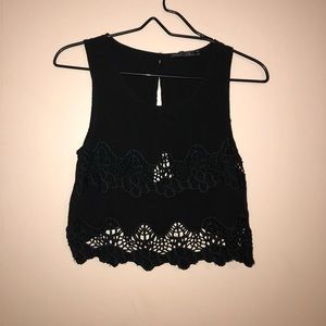 Black crop top with open back 🖤